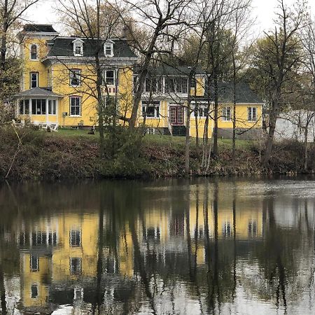Pangea House Bed & Breakfast Gananoque Exterior photo