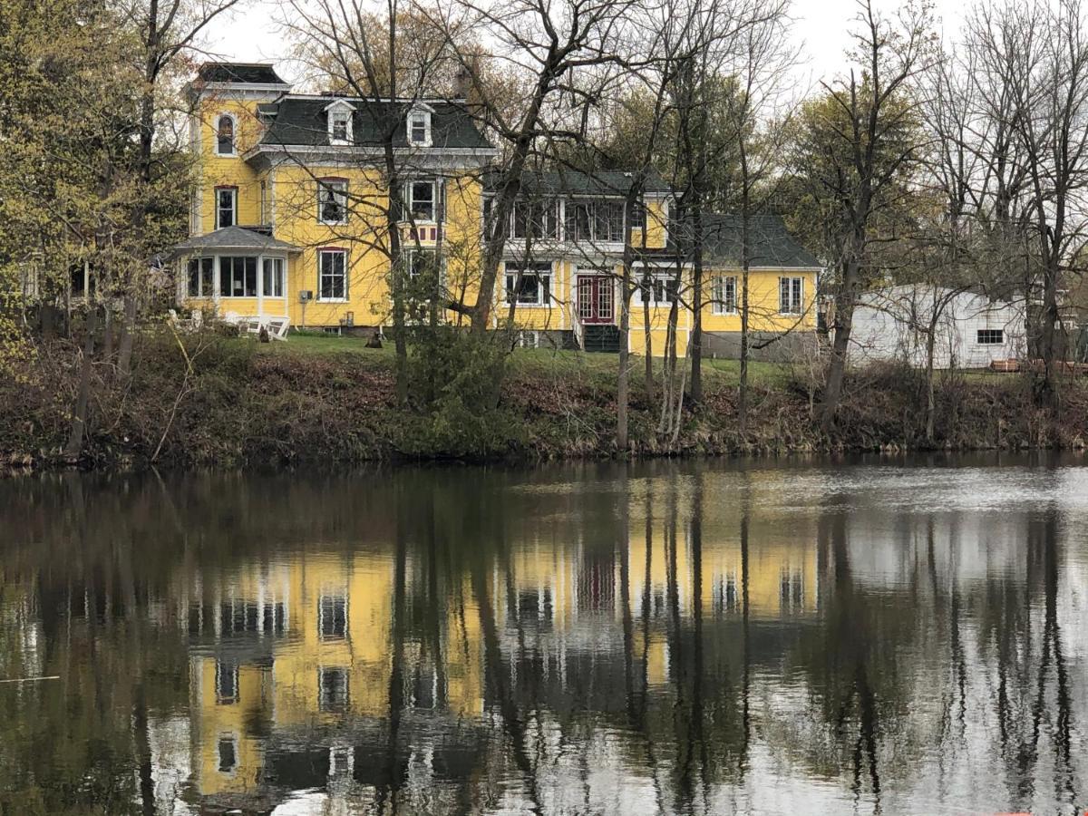 Pangea House Bed & Breakfast Gananoque Exterior photo